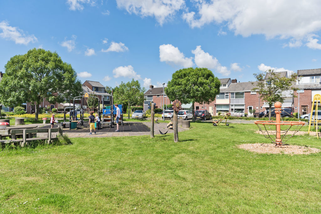 grote speeltuin aalsmeer groen woonwijk gezin